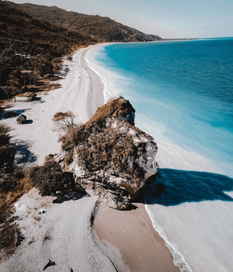 Keindahan Pantai Kolbano dan Fatu Un