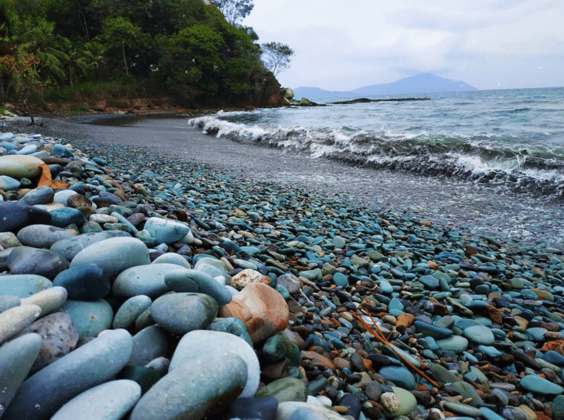 Pantai Penggajawa Ende, Hamparan Pesona Batu Biru dari Flores