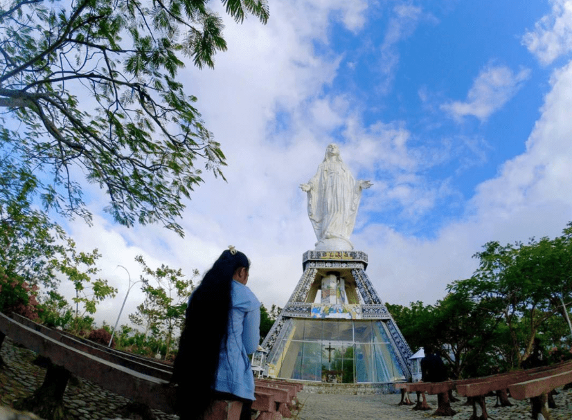 Patung Bunda Maria Bukit Nilo, Damai di Kota Maumere