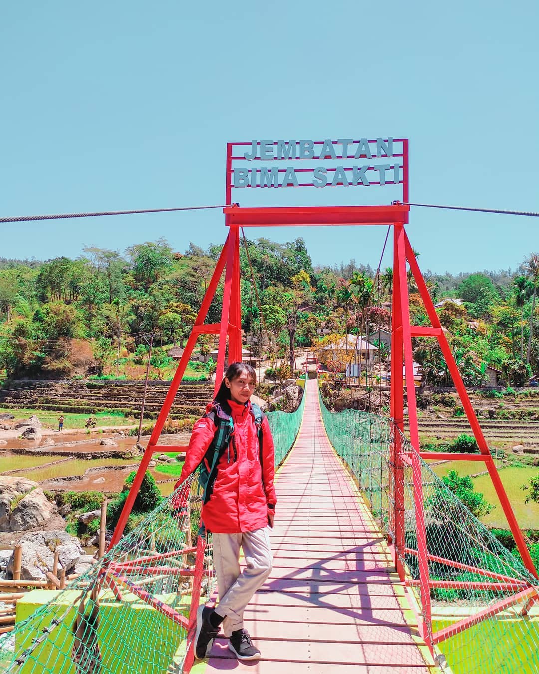 Jembatan yang diberi nama Bima Sakti ini menghubungkan Desa Noepesu, di Kabupaten Timor Tengah Utara dan Desa Bonleu di Timor Tengah Selatan, Nusa Tenggara Timur.