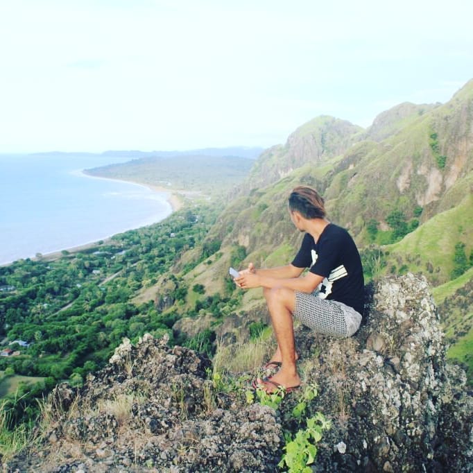 Oebubun. Itulah nama sebuah pantai wisata yang mulai dilirik wisatawan, terletak di desa Oepuah Kecamatan Biboki Moeleu, Kabupaten Timor Tengah Utara (TTU).