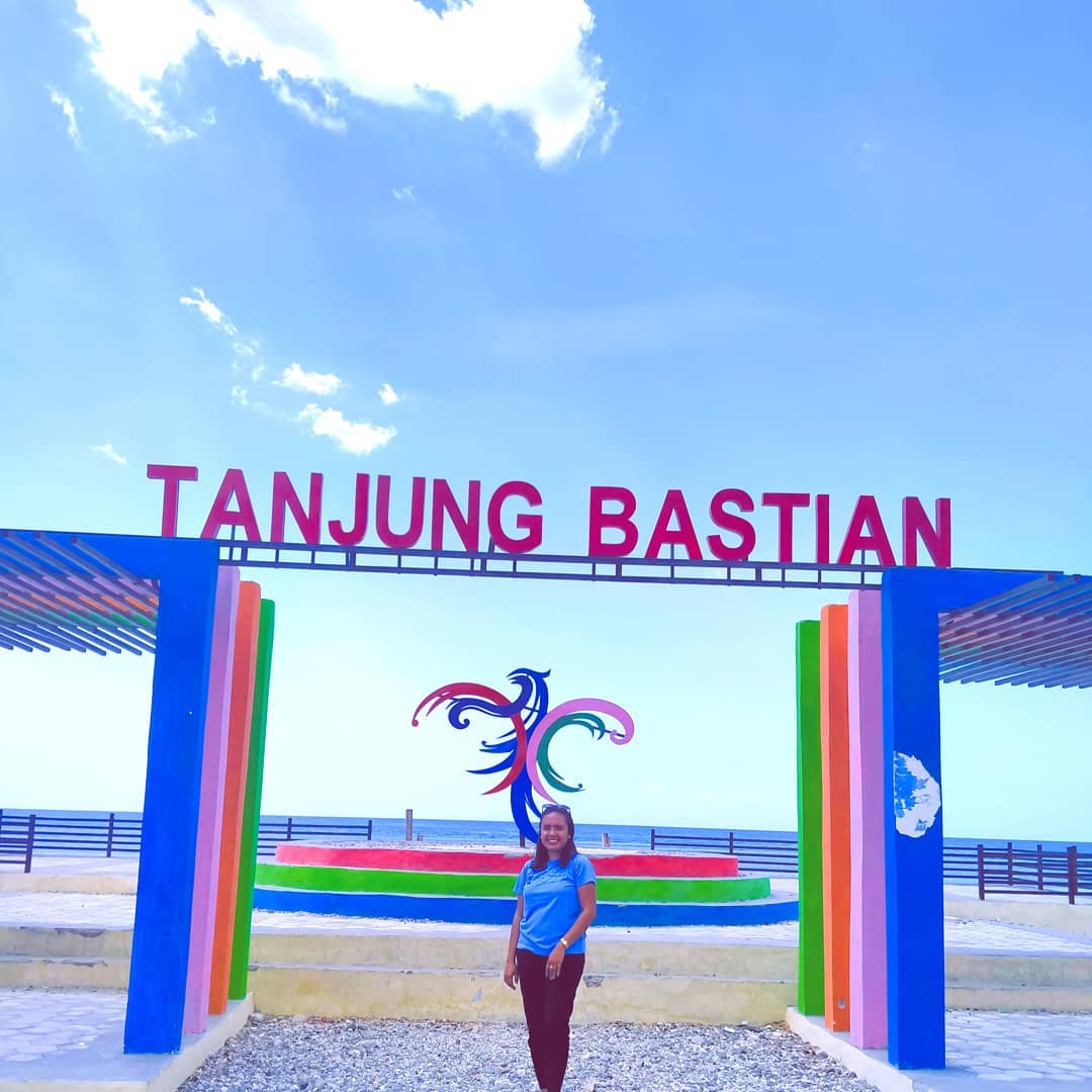 Pantai Tanjung Bastian terletak di Wini, Kecamatan Insana Utara, Kabupaten Timor Tengah Utara (TTU), Provinsi Nusa Tenggara Timur (NTT)